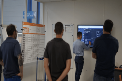 Factory workers using a 8D method to solve problems