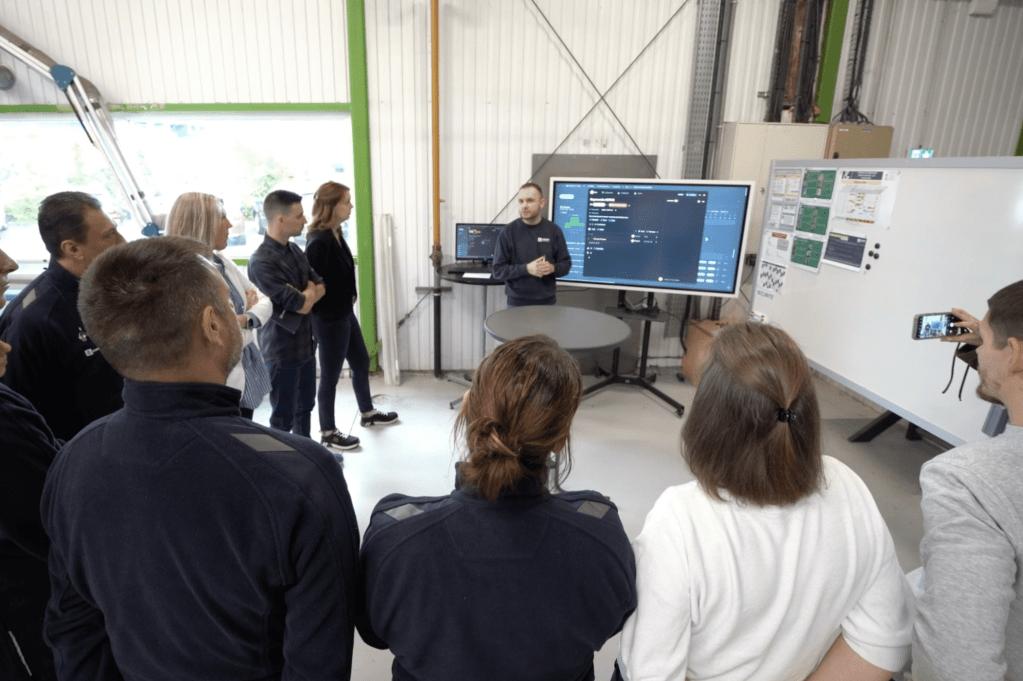 Une réunion de performance dans l'usine d'ADDEV Materials