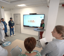 Des équipes de production font du management visuel en usine