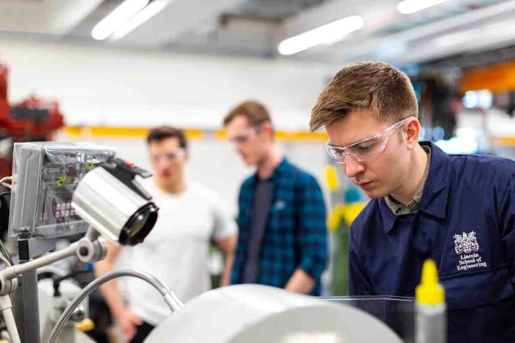 aeospace manufacturer on the shop floor using digital tools